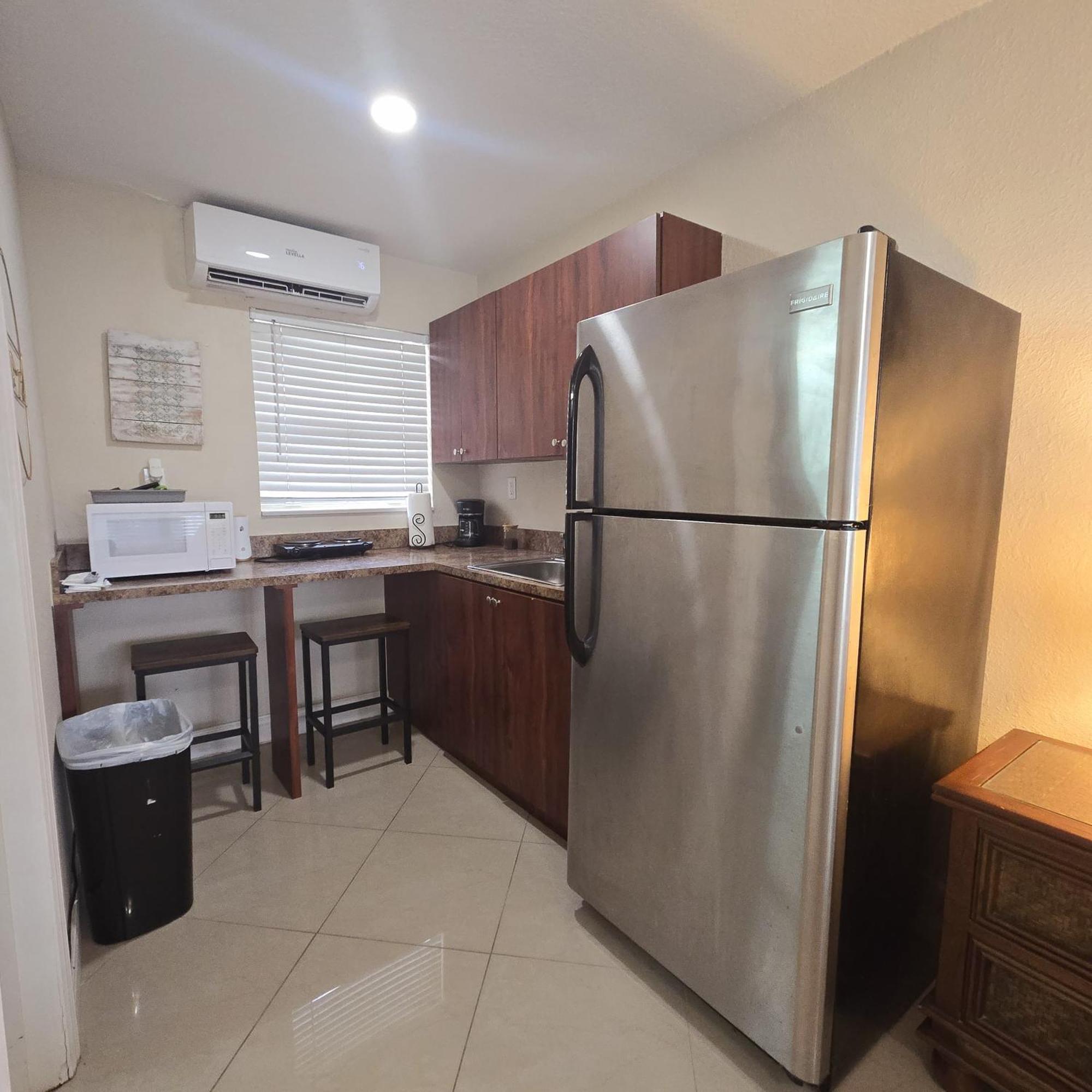 Equipped House W Pool & Patios, Near The Beaches, Prime Location- Ideal For Small Families, Coastal Haven فورت لودرديل المظهر الخارجي الصورة
