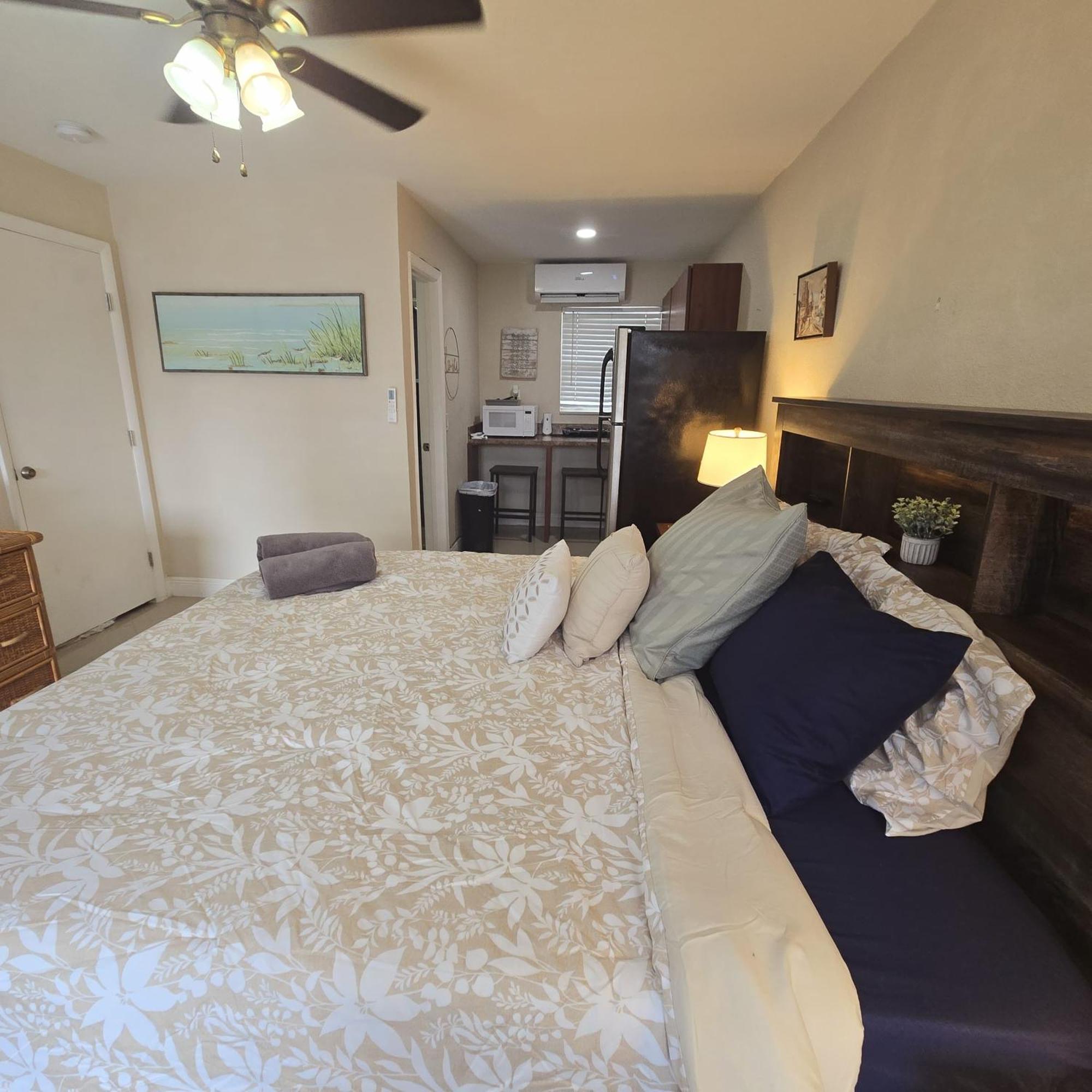 Equipped House W Pool & Patios, Near The Beaches, Prime Location- Ideal For Small Families, Coastal Haven فورت لودرديل المظهر الخارجي الصورة