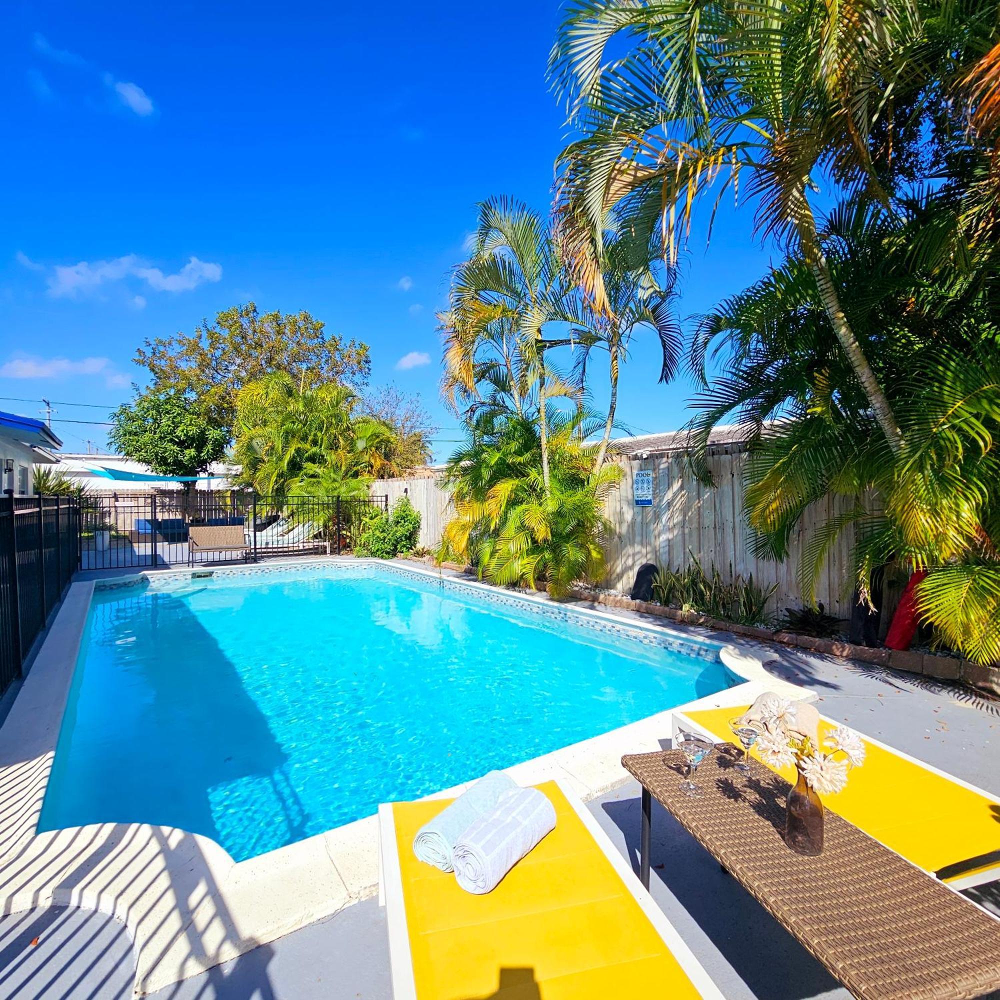Equipped House W Pool & Patios, Near The Beaches, Prime Location- Ideal For Small Families, Coastal Haven فورت لودرديل المظهر الخارجي الصورة