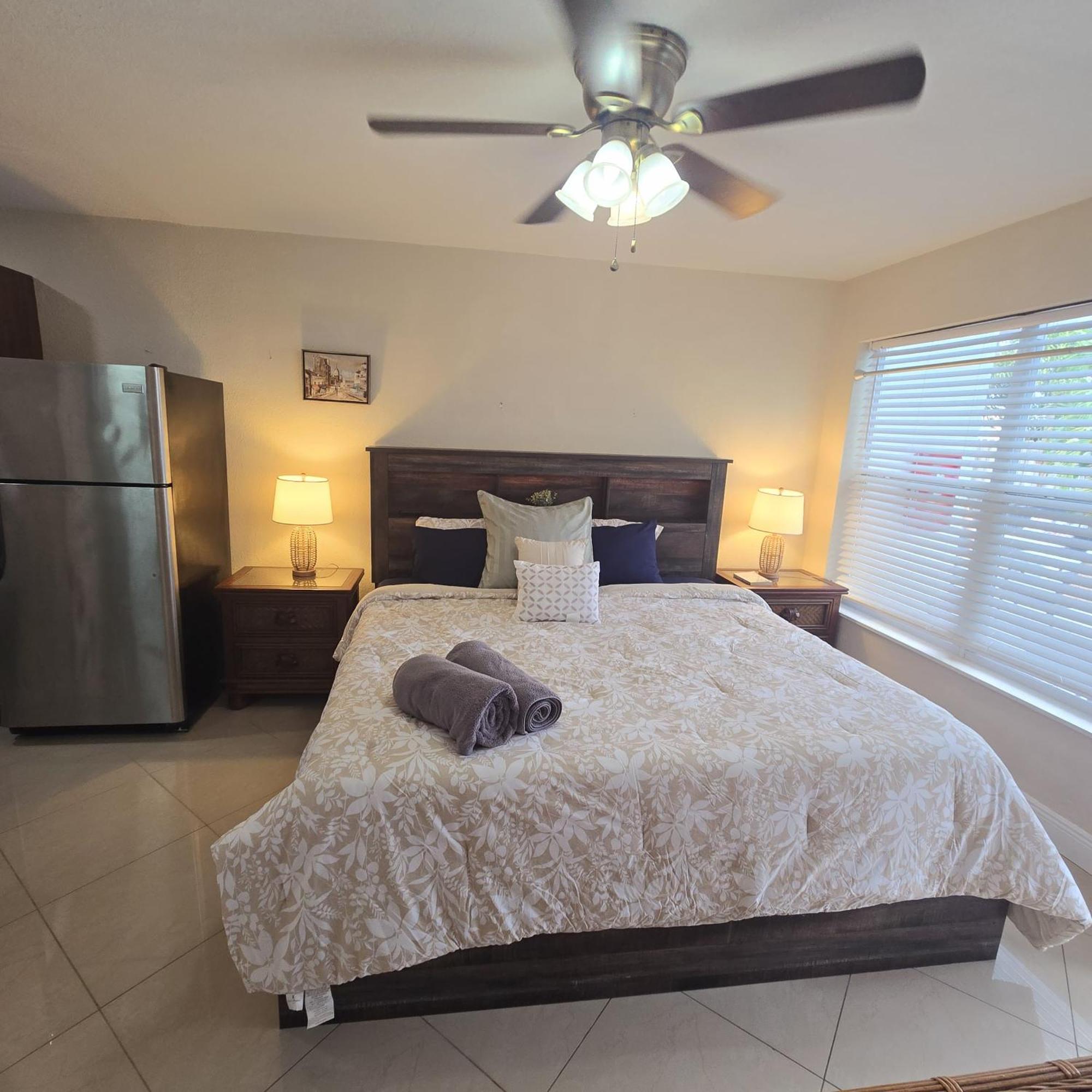 Equipped House W Pool & Patios, Near The Beaches, Prime Location- Ideal For Small Families, Coastal Haven فورت لودرديل المظهر الخارجي الصورة